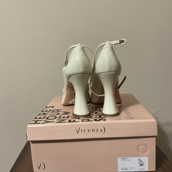 Vicenza fluted Mary Jane heels - Picture 3 of 4